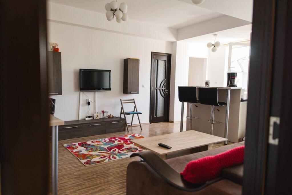 2 Bedroom Apt Park Belvedere Sibiu Bagian luar foto